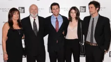 ¿Quién es Nick Reiner, principal sospechoso de asesinar a sus padres Rob Reiner y Michele Singer Reiner?