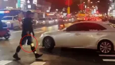 El atacante al final terminó con su vida, mientras las autoridades siguen investigando los motivos de su odio.