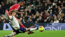 Isak cayó inmediatamente después de anotar