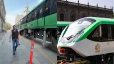 El Gobernador del estado presumió las nuevas unidades que miden 800 metros cada una.