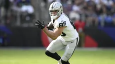 Raiders coloca a Brock Bowers en lista de lesionados y pone fin a su temporada