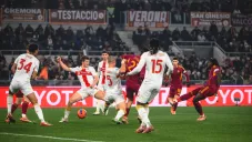 Genoa de Johan Vásquez es goleado por la Roma para cerrar el 2025
