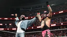 Penta y Rey Mysterio en el último Raw del 2025