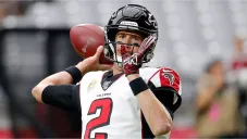 Matt Ryan volverá a los Atlanta Falcons, aunque ahora fuera del emparrillado