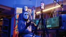 Se corre el riesgo de de fraude o de suplantación de identidad.