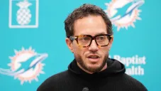 Mike McDaniel tendrá entrevista con Las Vegas Raiders para el puesto de entrenador en jefe