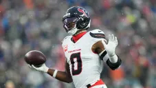 NFL multa a Azeez Al-Shaair, linebacker de Houston, por mensaje en apoyo a Palestina