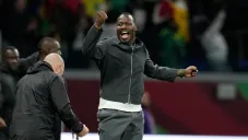 Periodistas de Marruecos abuchean al DT de Senegal y lo obligan a salir de la sala de prensa