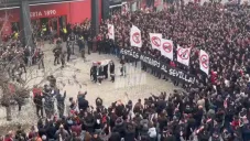 "Están matando al Sevilla": 'Funeral' marca la protesta masiva contra la directiva del club andaluz
