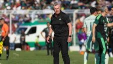 Javier Aguirre lanza cachetada a jugador de Bolivia