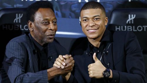 PelÃ© junto a Kylian MbappÃ© durante una conferencia de prensa