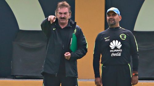 Ricardo La Volpe durante su etapa como técnico del América 