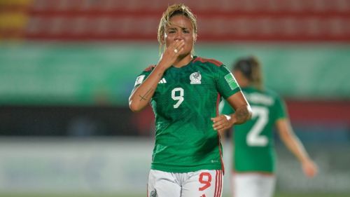 Alexia Villanueva festejando un gol