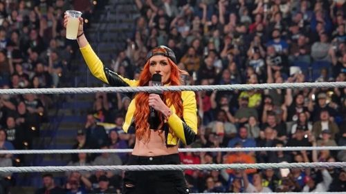 Becky Lynch retará a Rhea Ripley en WrestleMania 40