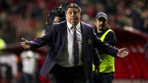 Miguel Herrera 'se encara' con aficionado de Xolos en pleno partido