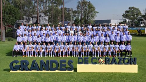 Los dos equipos en la foto oficial 