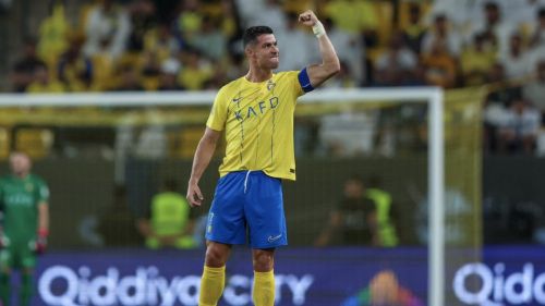 Cristiano celebra uno de sus tres goles con el Al-Nassr