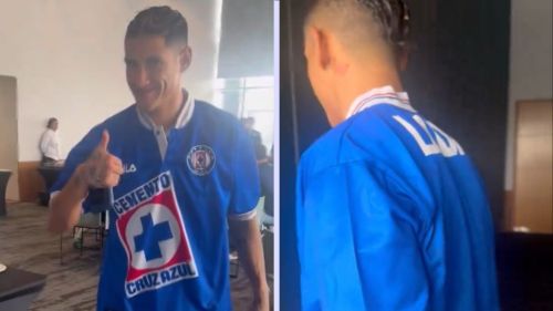 Uriel Antuna usa mítico jersey del campeonato de 1997 e ilusiona a la afición de Cruz Azul