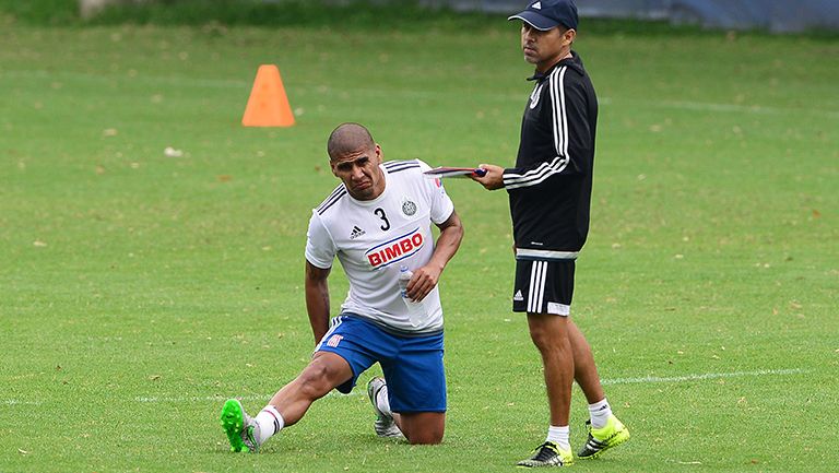 Salcido, junto a Ramón Morales durante el entrenamiento