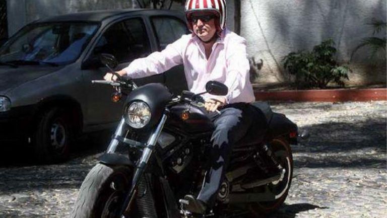 Jorge Vergara, sobre su moto