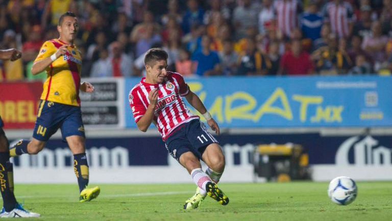 Brizuela marca el segundo gol para Chivas