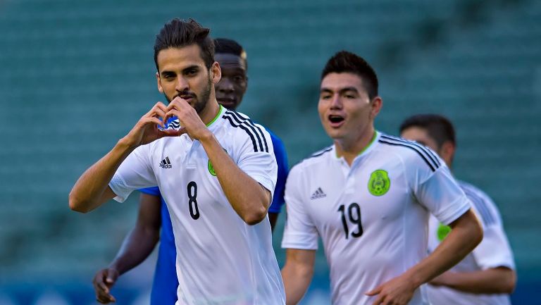 Raúl López festeja el gol con el que México venció a Haití