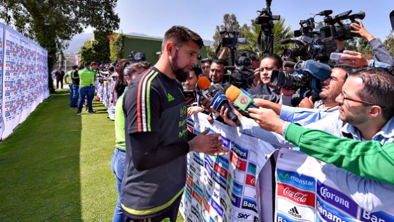 Jonathan Orozco habla con la prensa