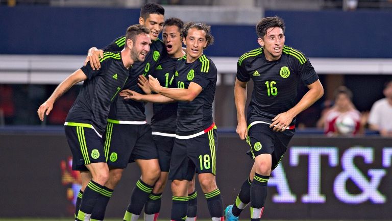 México celebra un gol durante un partido