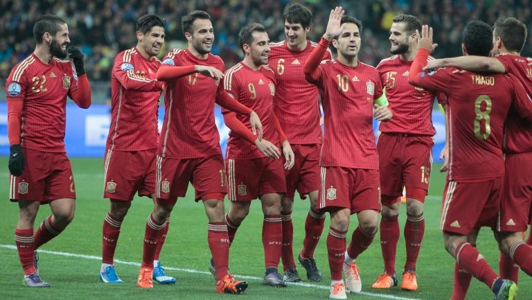 Jugadores de la selección española celebrando el triunfo contra Ucrania