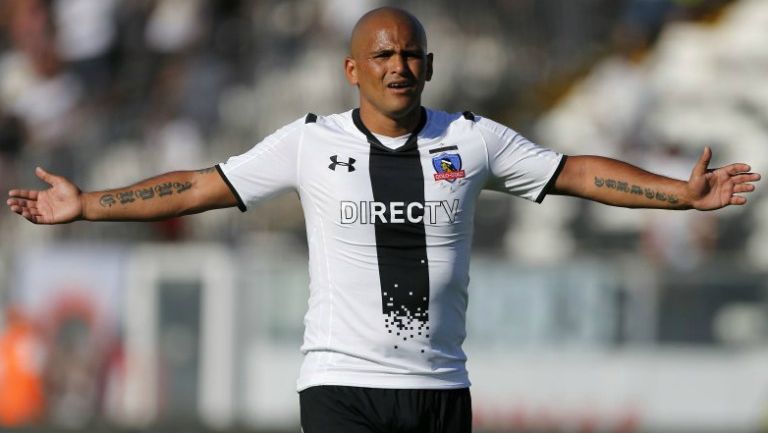 Humberto Suazo, en un juego del Colo Colo