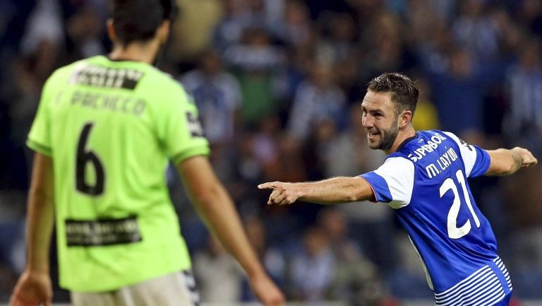 Miguel Layún celebrando su anotación contra Vitória Setubal