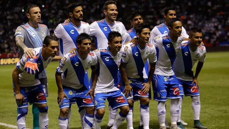 Jugadores del Puebla posan previo al duelo contra Toluca