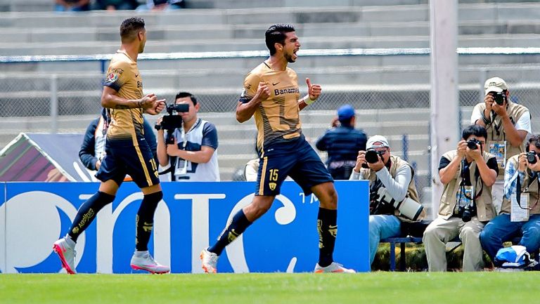 Lalo Herrera festeja un gol contra Veracruz