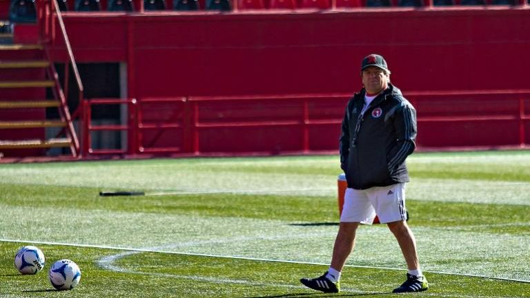 Miguel Herrera durante el entrenamiento de los Xolos