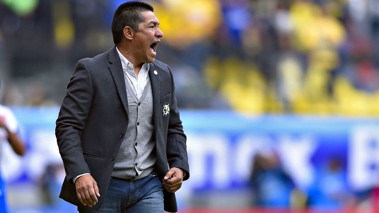 Ambriz en partido con las Águilas