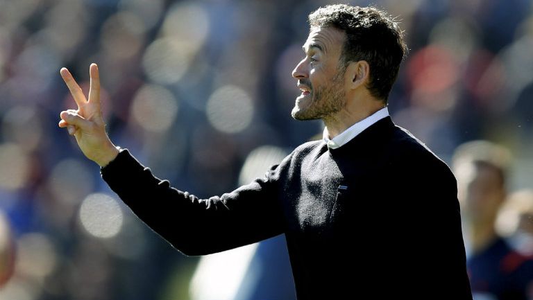 Luis Enrique, dando indicaciones a su equipo