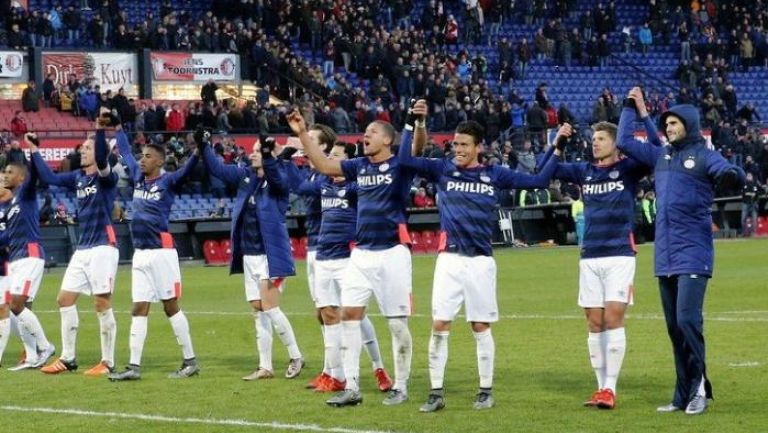 El PSV celebra una victoria con su público