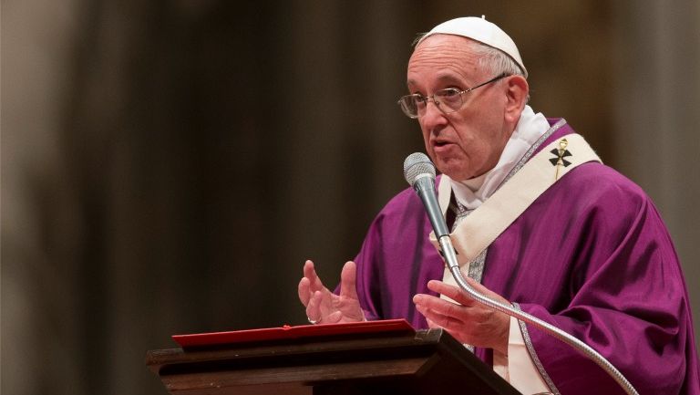 Papa Francisco durante una misa