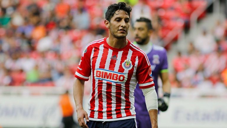 Ángel Reyna durante un partido de las Chivas