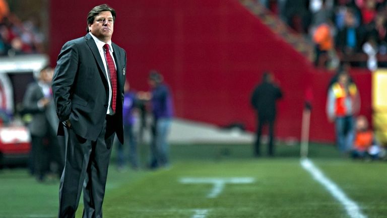 Miguel Herrera en un partido de Xolos