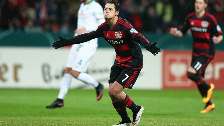 Javier Hernández festeja gol con Leverkusen
