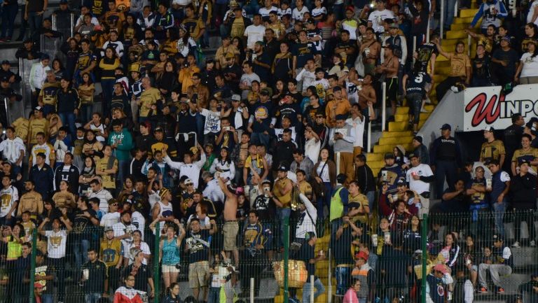 Aficionados de Pumas previo al partido