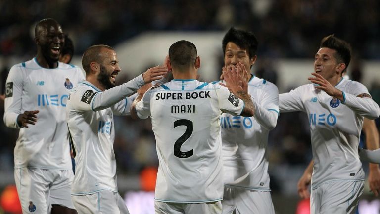 Jugadores del Porto festejan la victoria