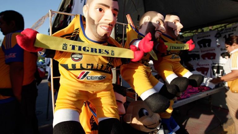 André-Pierre tiene su propia figura de juguete, vestido de los Tigres