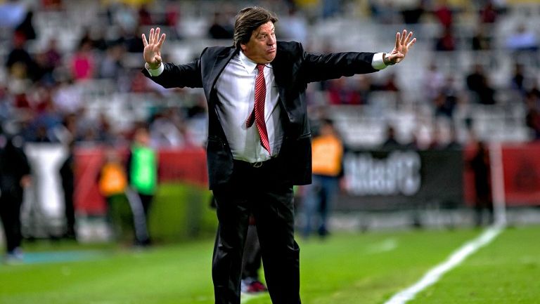 Miguel Herrera durante un partido de Xolos