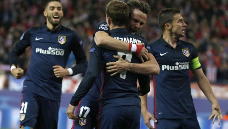 Jugadores del Atlético celebran un gol de Griezmann