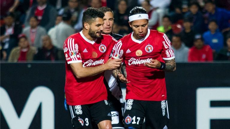 Jugadores de Xolos durante el partido contra Puebla