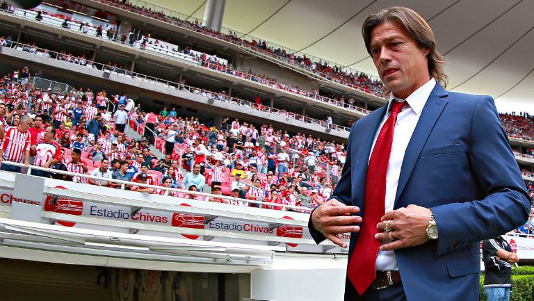 Matías Almeyda, camina a la banca 