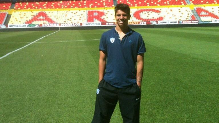 Pier Larrauri en el estadio de Monarcas cuando jugaba con Tuzos