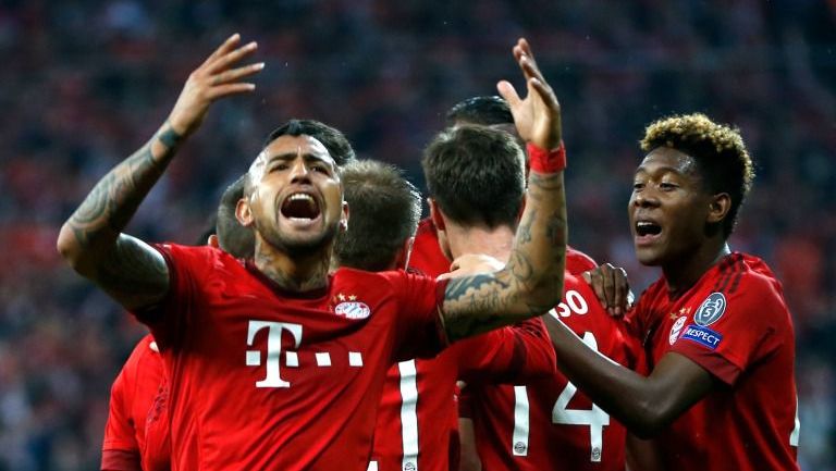 Arturo Vidal celebra el primer gol del Bayern ante el Atlético de Madrid